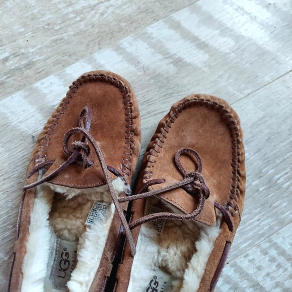 UGG Dakota Slippers - Picture 5 of 15